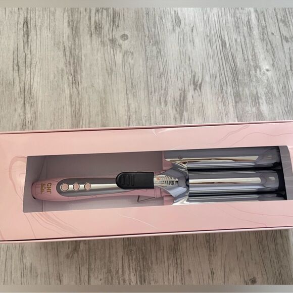 NWT CHI x Barbie Titanium 1.25” Triple Barrel Deep Waver - Picture 7 of 8